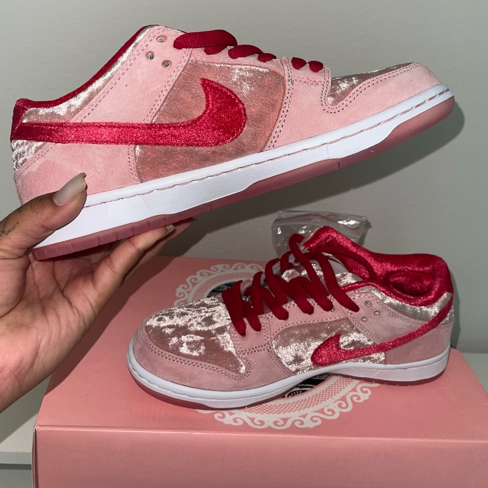 COPY - Nike Dunk Low STRANGE LOVE